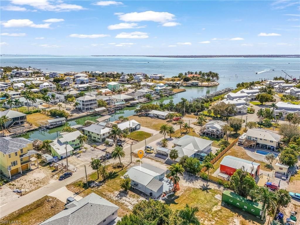 2371 Baybreeze St, Saint James City, FL 33956 Photo