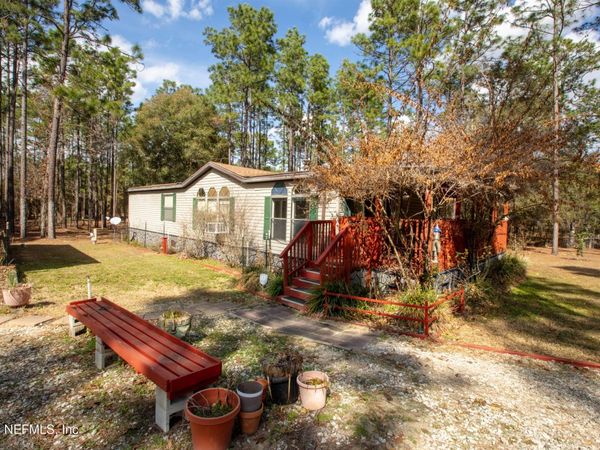 110 HILL TOP Loop, Hawthorne, FL 32640