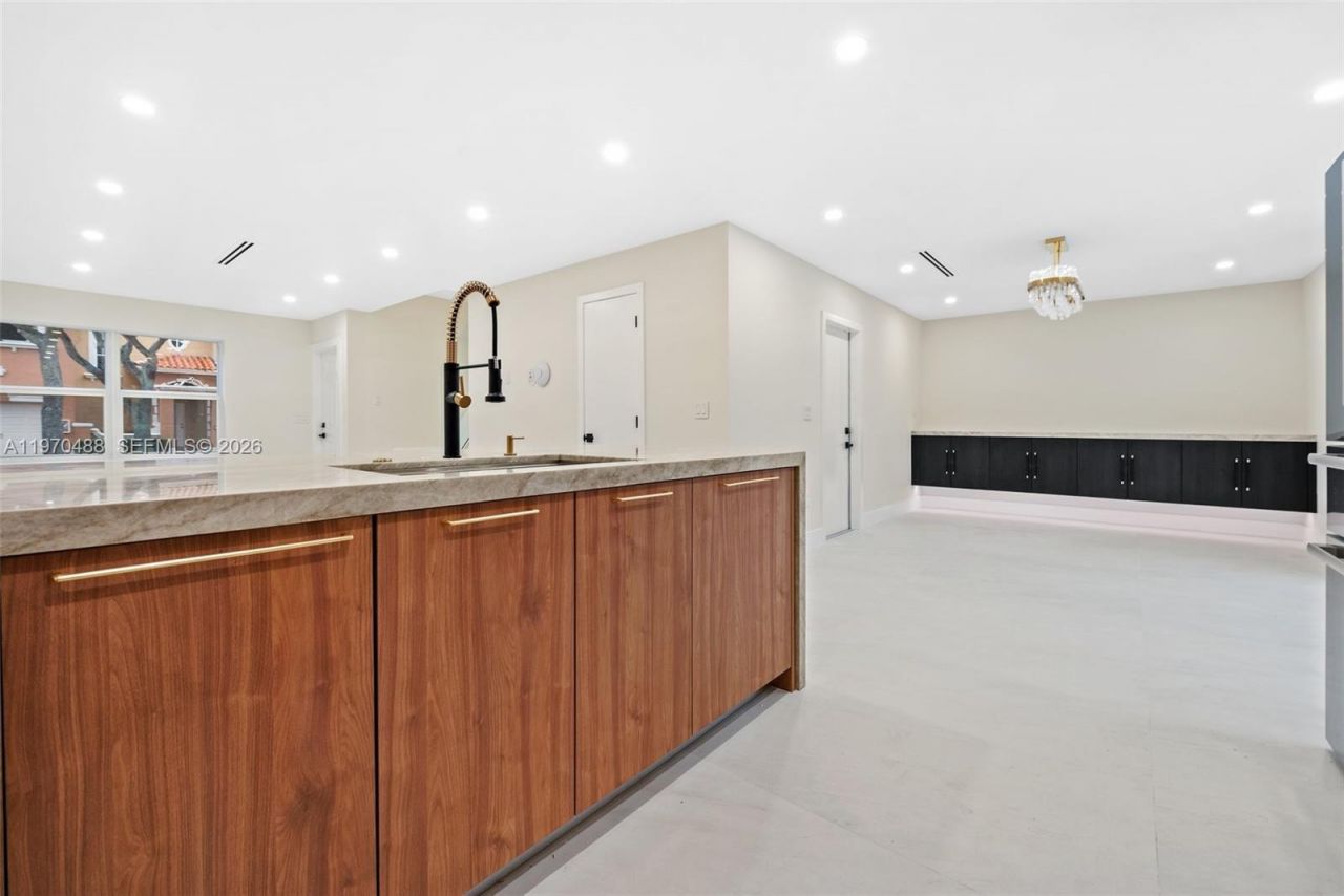 8511 NW 141st Ter , Unit 405, Miami Lakes, FL 33016 Photo