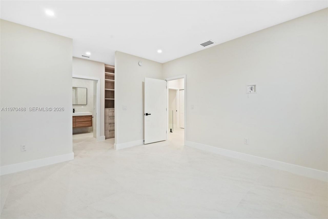 8511 NW 141st Ter , Unit 405, Miami Lakes, FL 33016 Photo