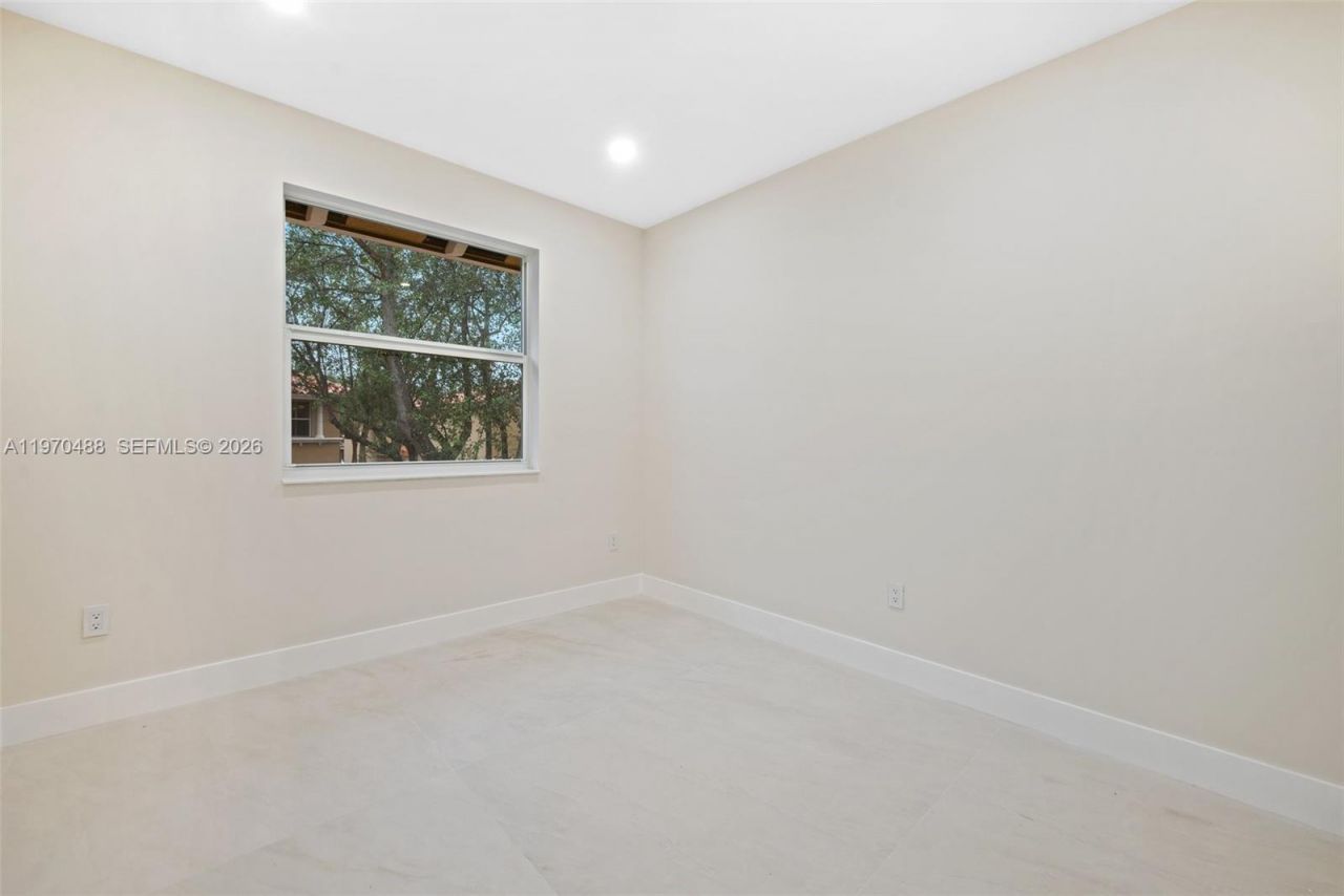 8511 NW 141st Ter , Unit 405, Miami Lakes, FL 33016 Photo