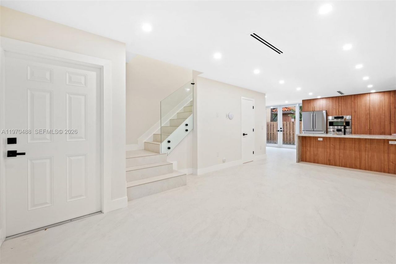 8511 NW 141st Ter , Unit 405, Miami Lakes, FL 33016 Photo