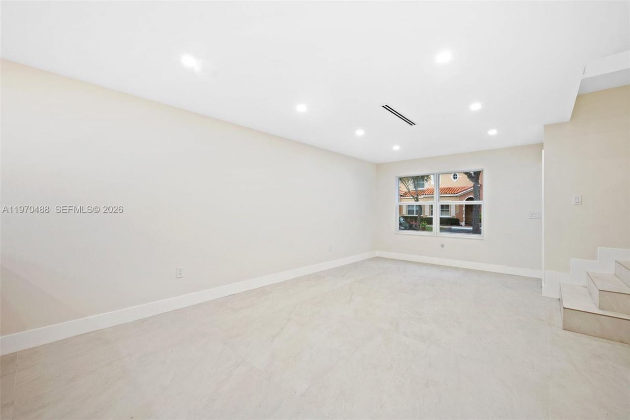 8511 NW 141st Ter , Unit 405, Miami Lakes, FL 33016 Photo