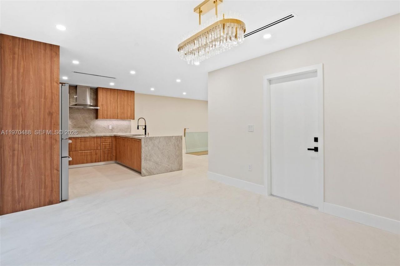 8511 NW 141st Ter , Unit 405, Miami Lakes, FL 33016 Photo