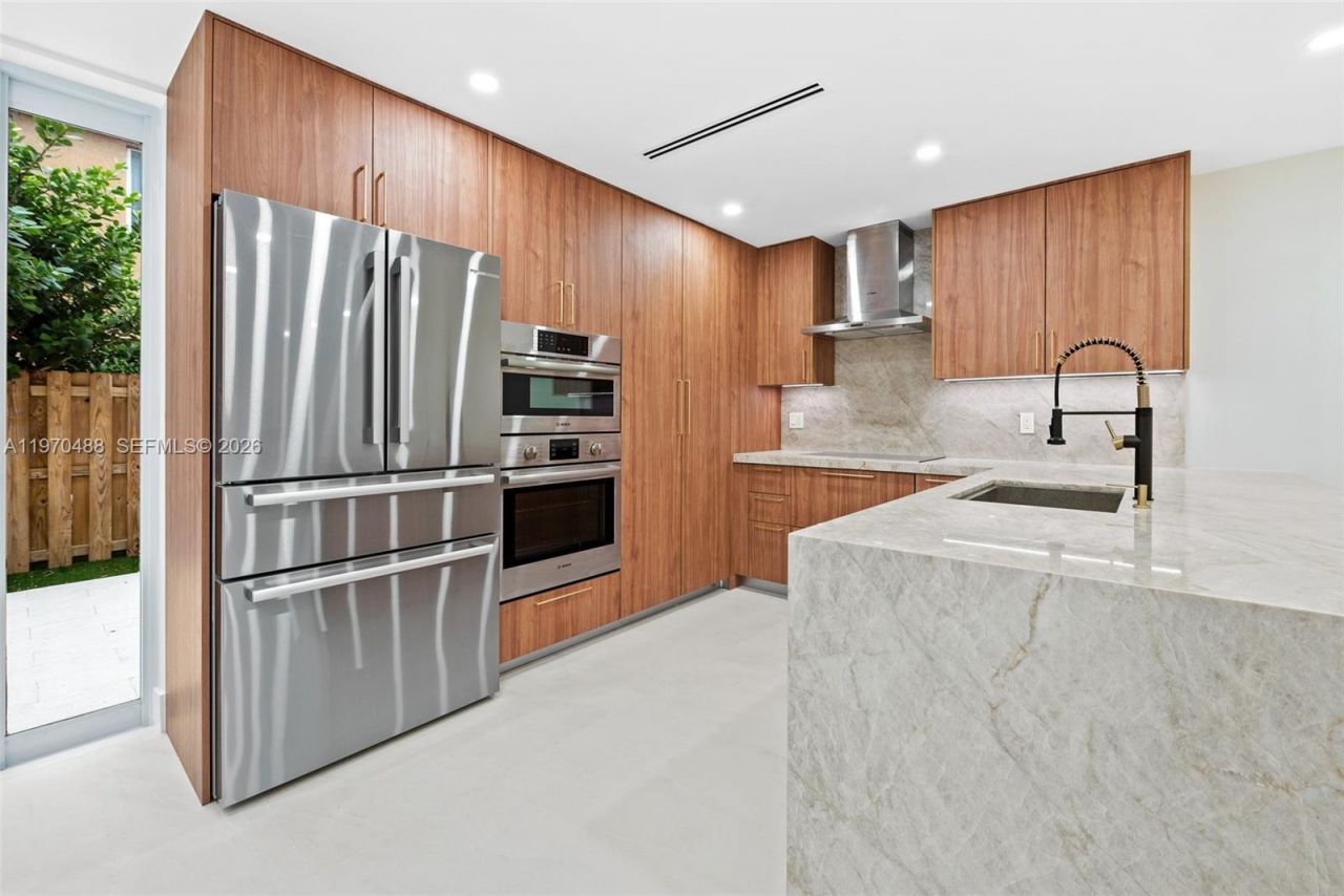 8511 NW 141st Ter , Unit 405, Miami Lakes, FL 33016 Photo