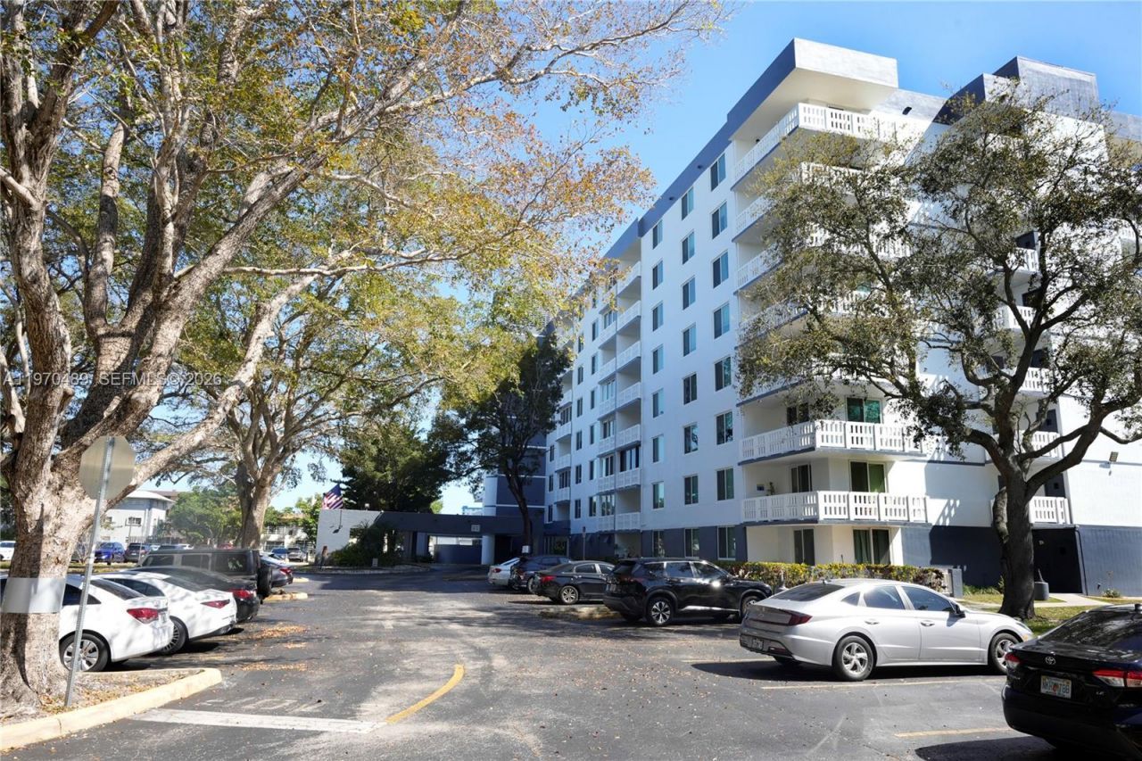 901 Hillcrest Dr, Unit 504, Hollywood, FL 33021 Photo
