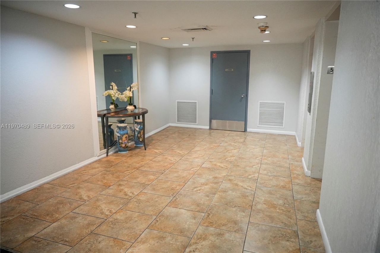 901 Hillcrest Dr, Unit 504, Hollywood, FL 33021 Photo