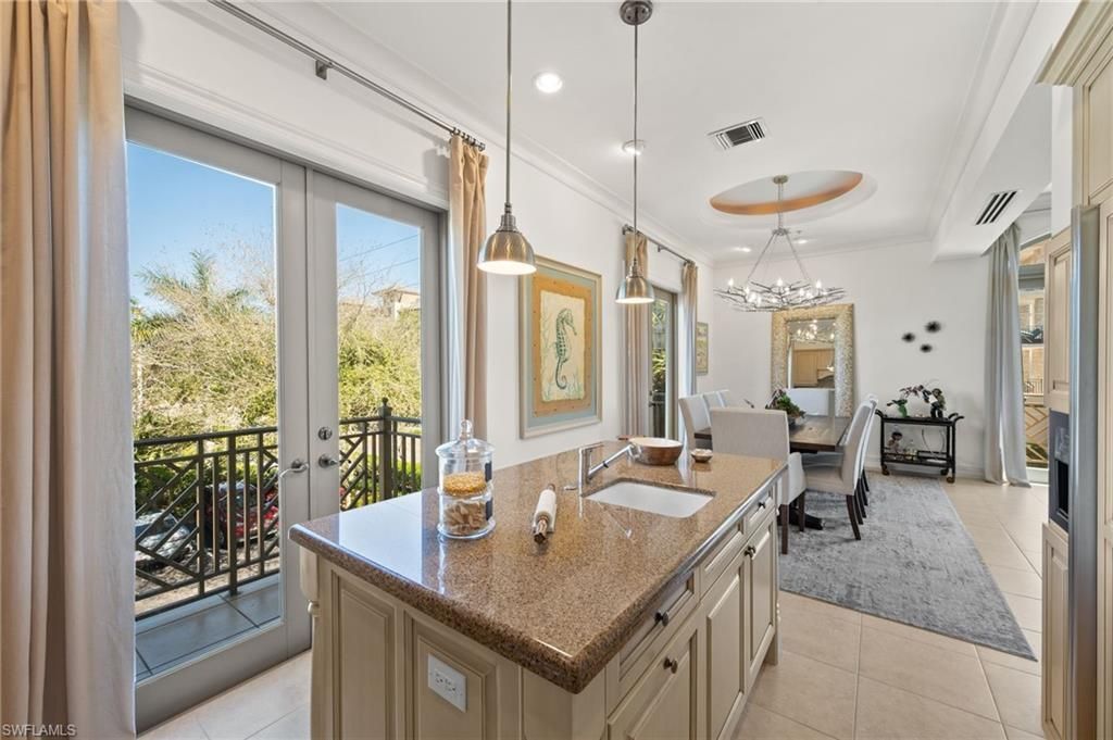 380 10th St S, Unit 202, Naples, FL 34102 Photo