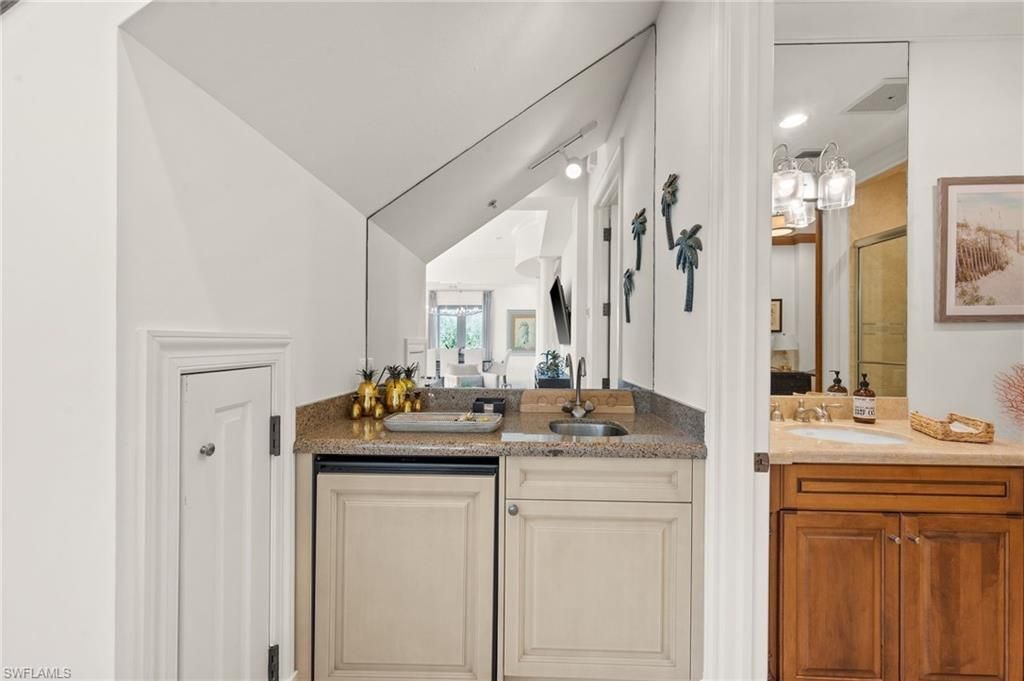 380 10th St S, Unit 202, Naples, FL 34102 Photo