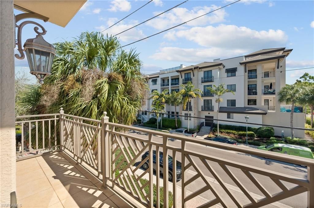 380 10th St S, Unit 202, Naples, FL 34102 Photo