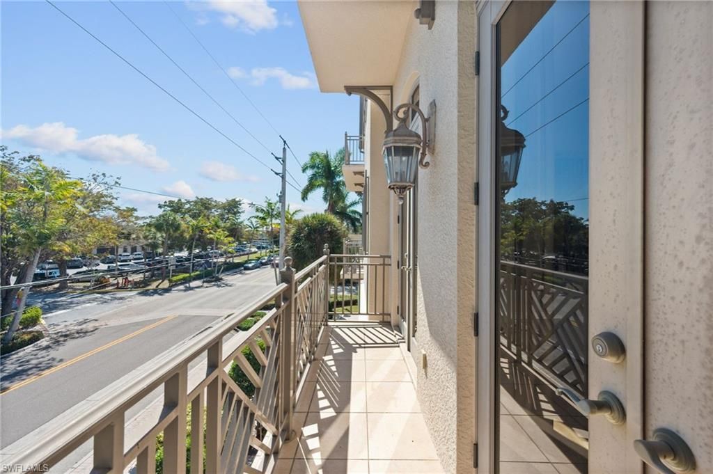 380 10th St S, Unit 202, Naples, FL 34102 Photo