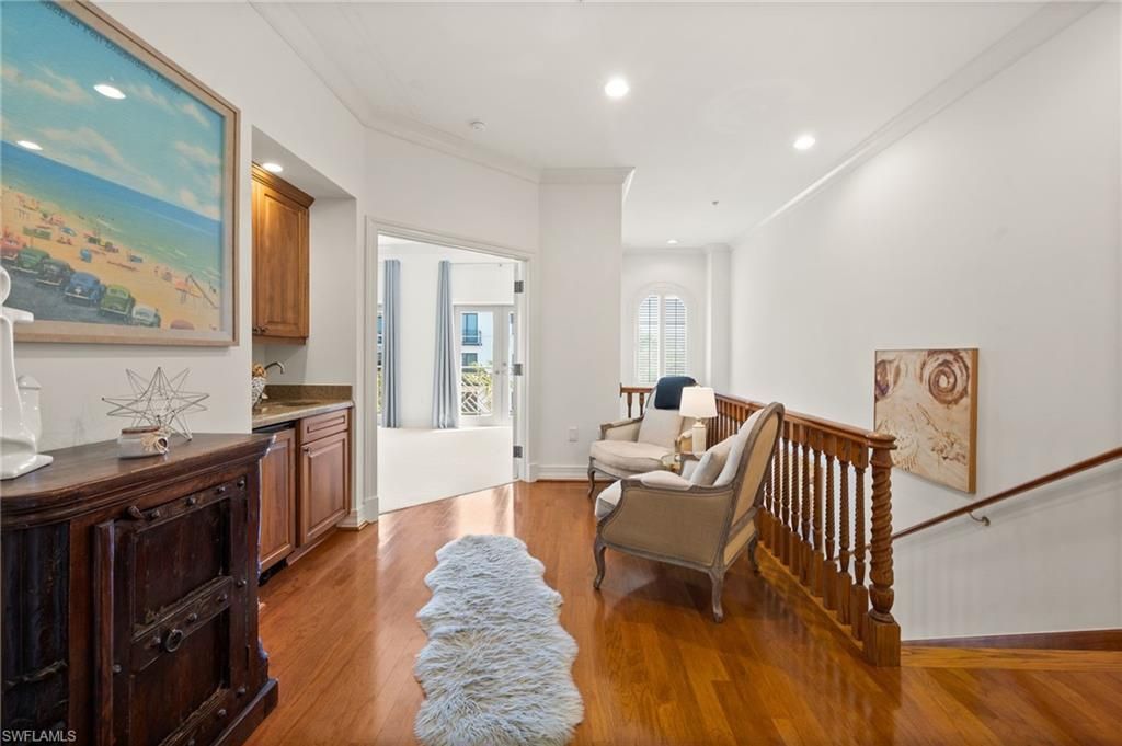 380 10th St S, Unit 202, Naples, FL 34102 Photo