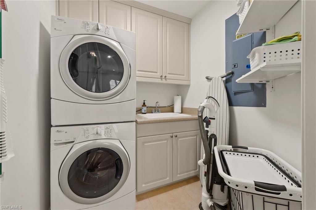 380 10th St S, Unit 202, Naples, FL 34102 Photo