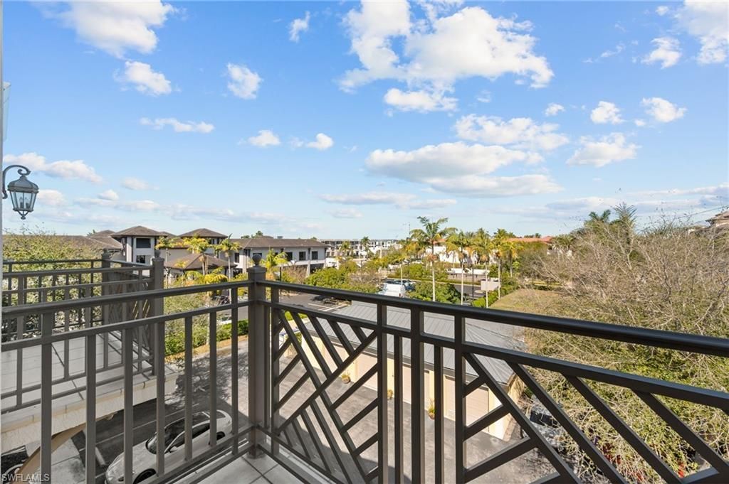 380 10th St S, Unit 202, Naples, FL 34102 Photo