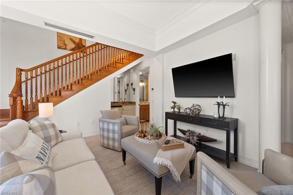 380 10th St S, Unit 202, Naples, FL 34102 Photo