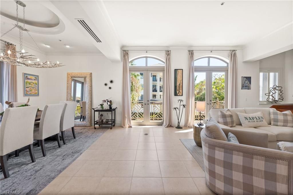 380 10th St S, Unit 202, Naples, FL 34102 Photo