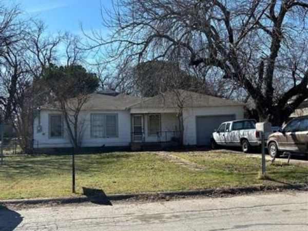 7721 Colton Drive, White Settlement, TX 76108