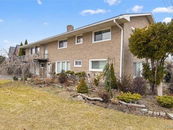 7975 Bendix Road, Genoa Twp, MI 48114