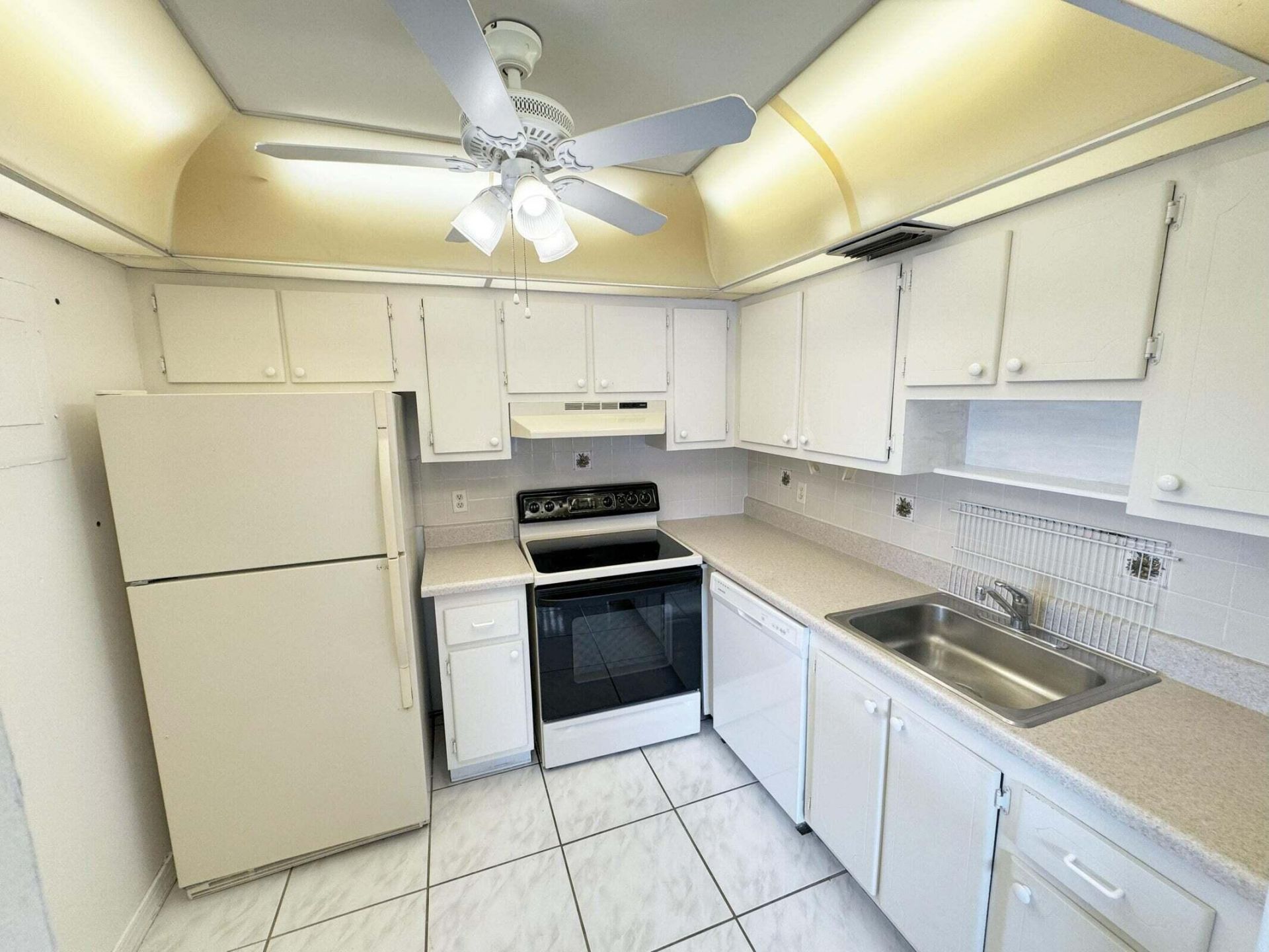 379 Saxony H, Delray Beach, FL 33446 Photo