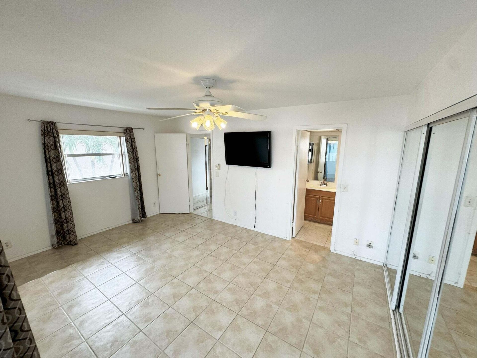 379 Saxony H, Delray Beach, FL 33446 Photo