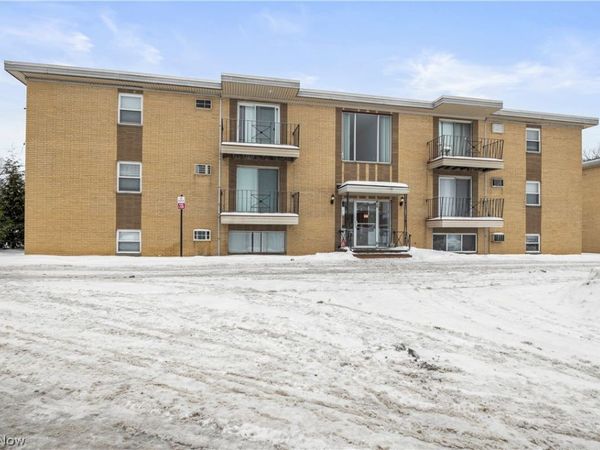 5370 Lee Road, Unit 302, Maple Heights, OH 44137