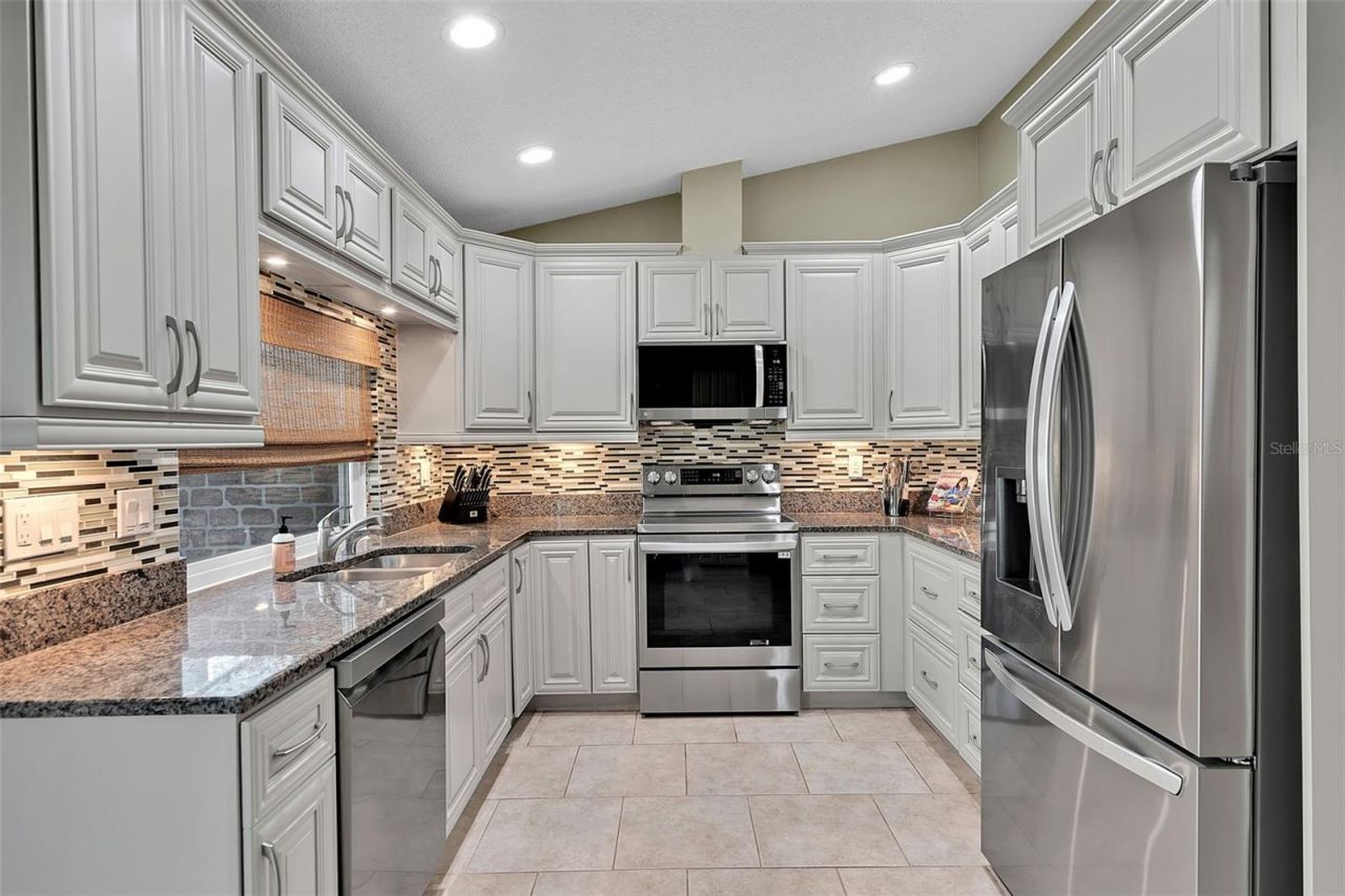 3406 Avenida Madera, Unit B, Bradenton, FL 34210 Photo