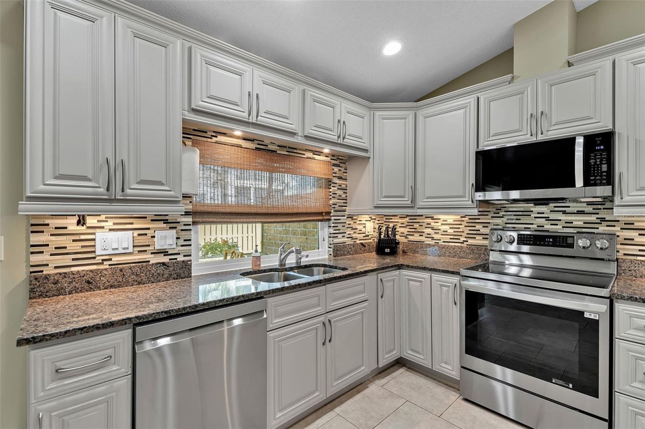 3406 Avenida Madera, Unit B, Bradenton, FL 34210 Photo