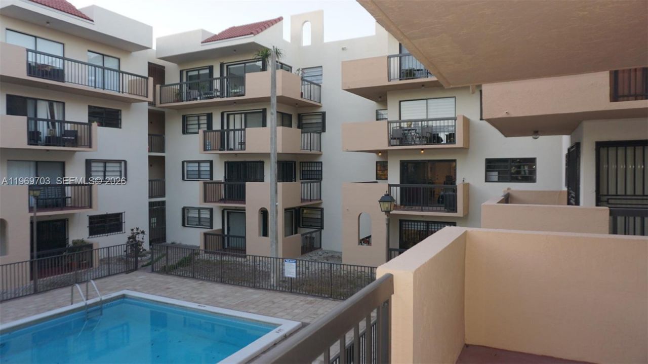 995 SW 84th Ave , Unit 218, Miami, FL 33144 Photo