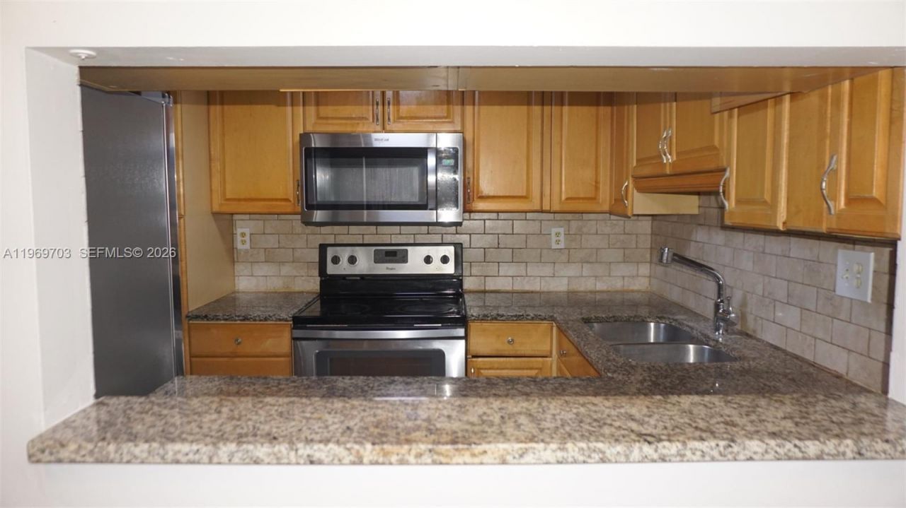 995 SW 84th Ave, Unit 218, Miami, FL 33144 Photo