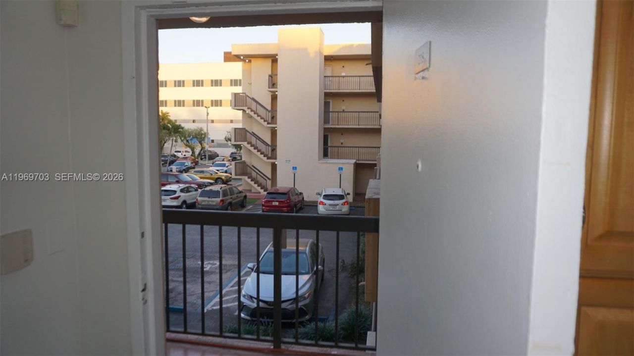 995 SW 84th Ave, Unit 218, Miami, FL 33144 Photo