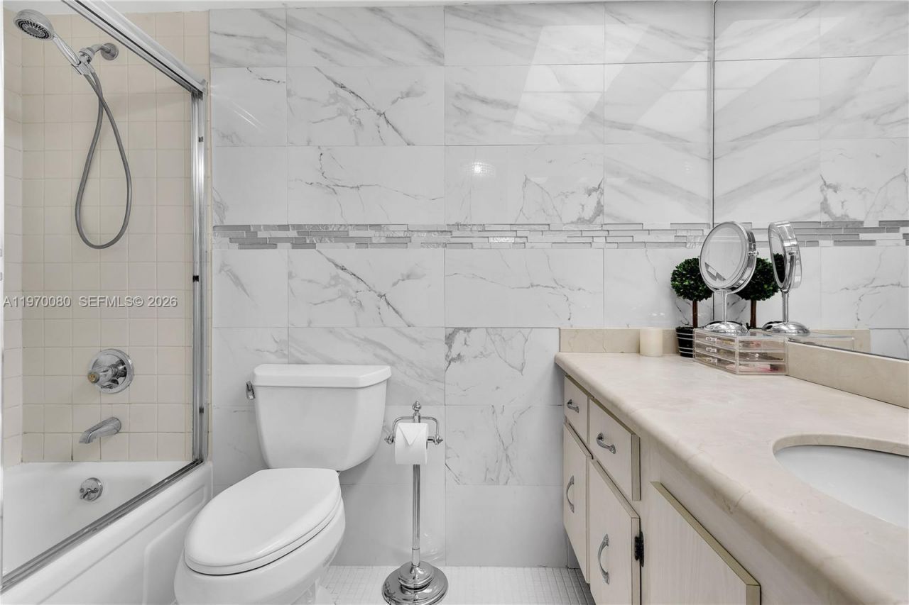 301 174 Street , Unit 405, Sunny Isles Beach, FL 33160 Photo