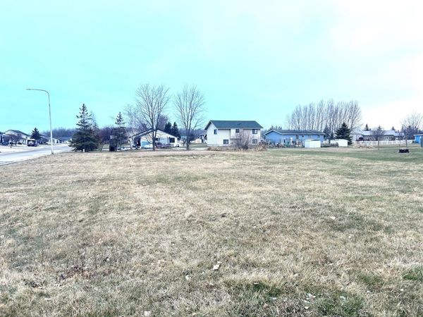 405 Dale Avenue SW, Warroad, MN 56763