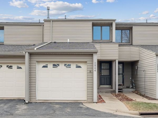 2844 Oak Meadow Court, Dubuque, IA 52003