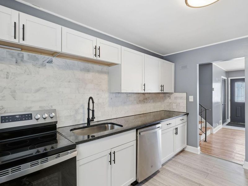 3042 Rightmire Boulevard , Columbus, OH 43221 Photo 13