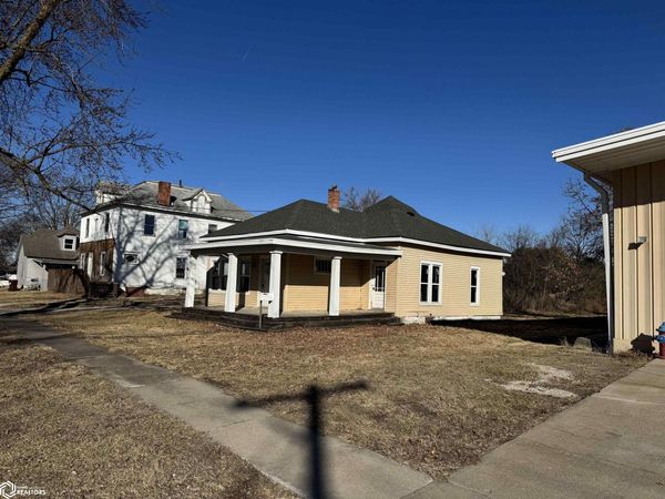 121 2nd Avenue W, Albia, IA 52531