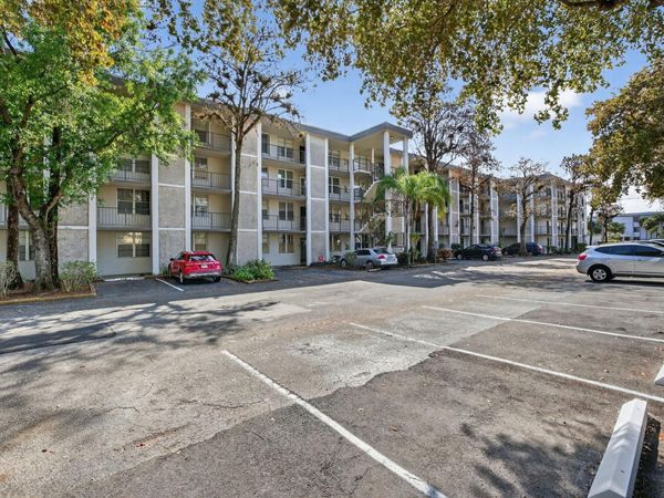 4898 NW 29th Ct, Unit 315, Lauderdale Lakes, FL 33313