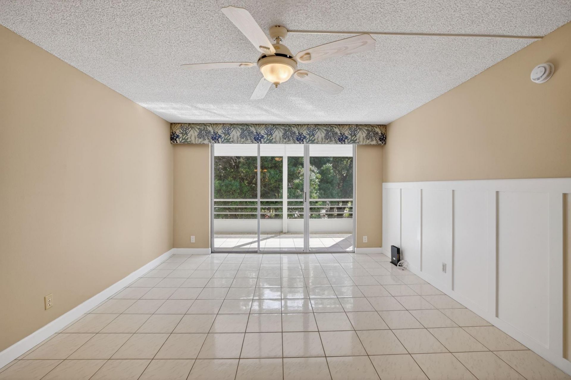 4898 NW 29th Ct, Unit 315, Lauderdale Lakes, FL 33313 Photo