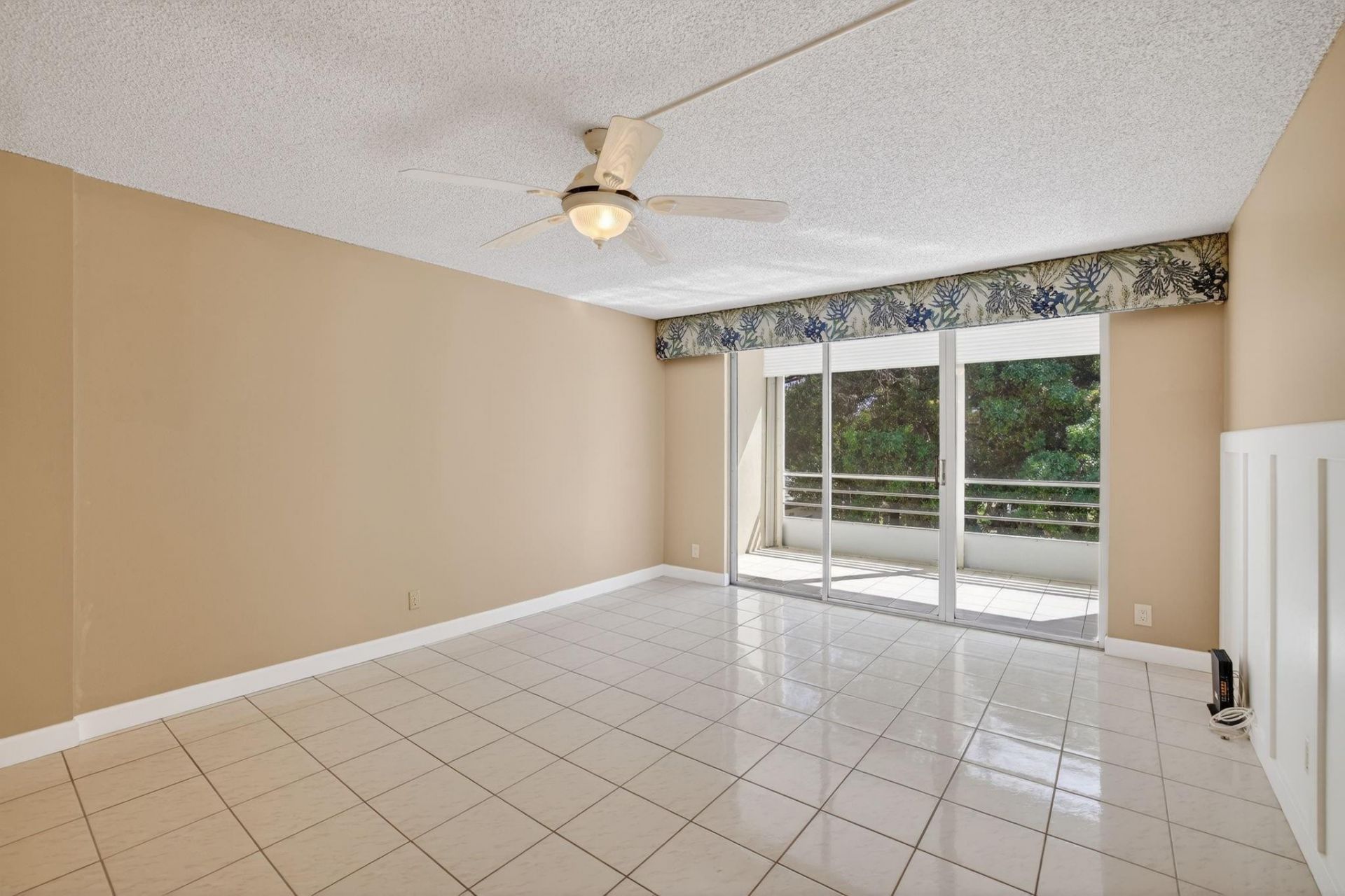 4898 NW 29th Ct, Unit 315, Lauderdale Lakes, FL 33313 Photo