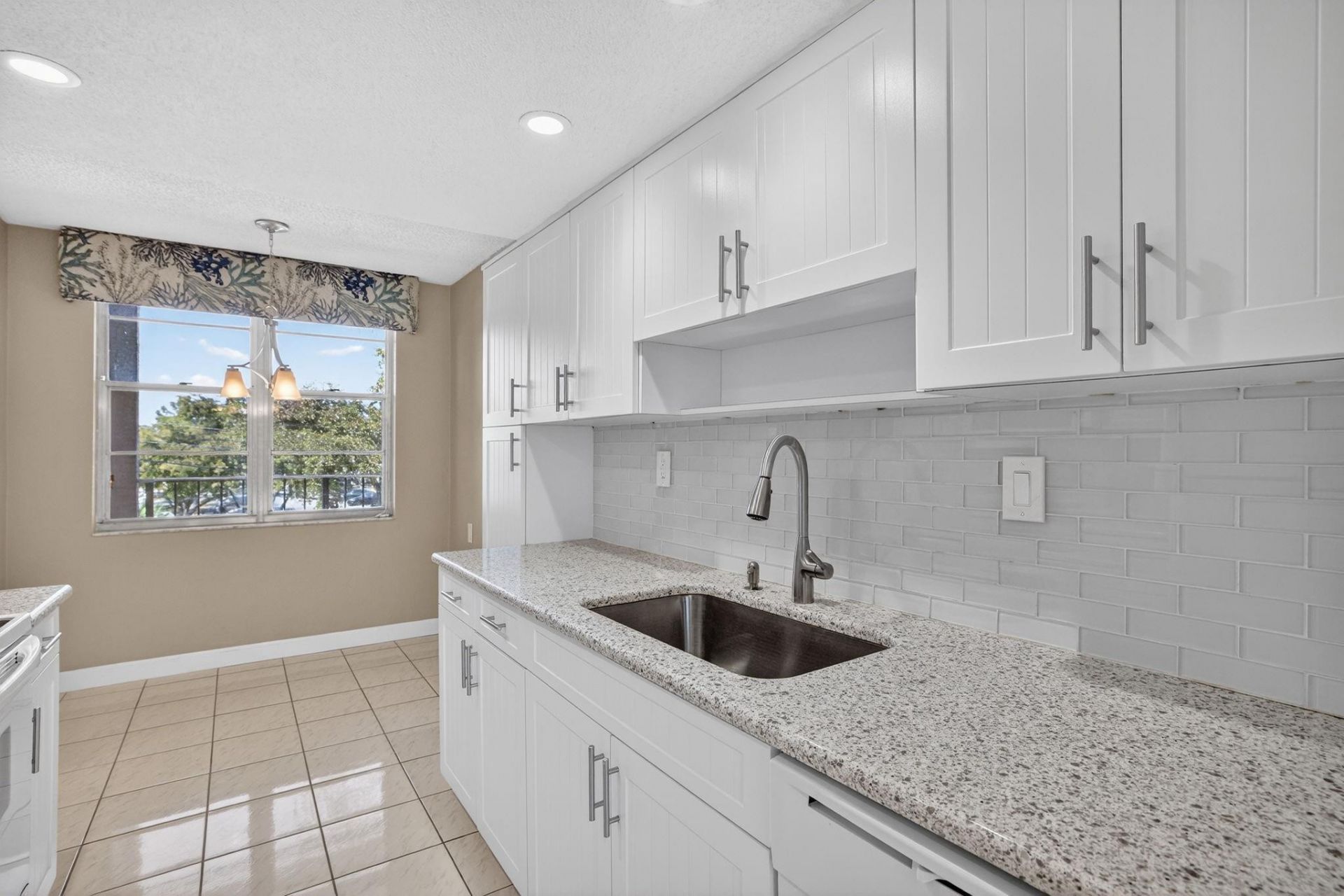 4898 NW 29th Ct, Unit 315, Lauderdale Lakes, FL 33313 Photo