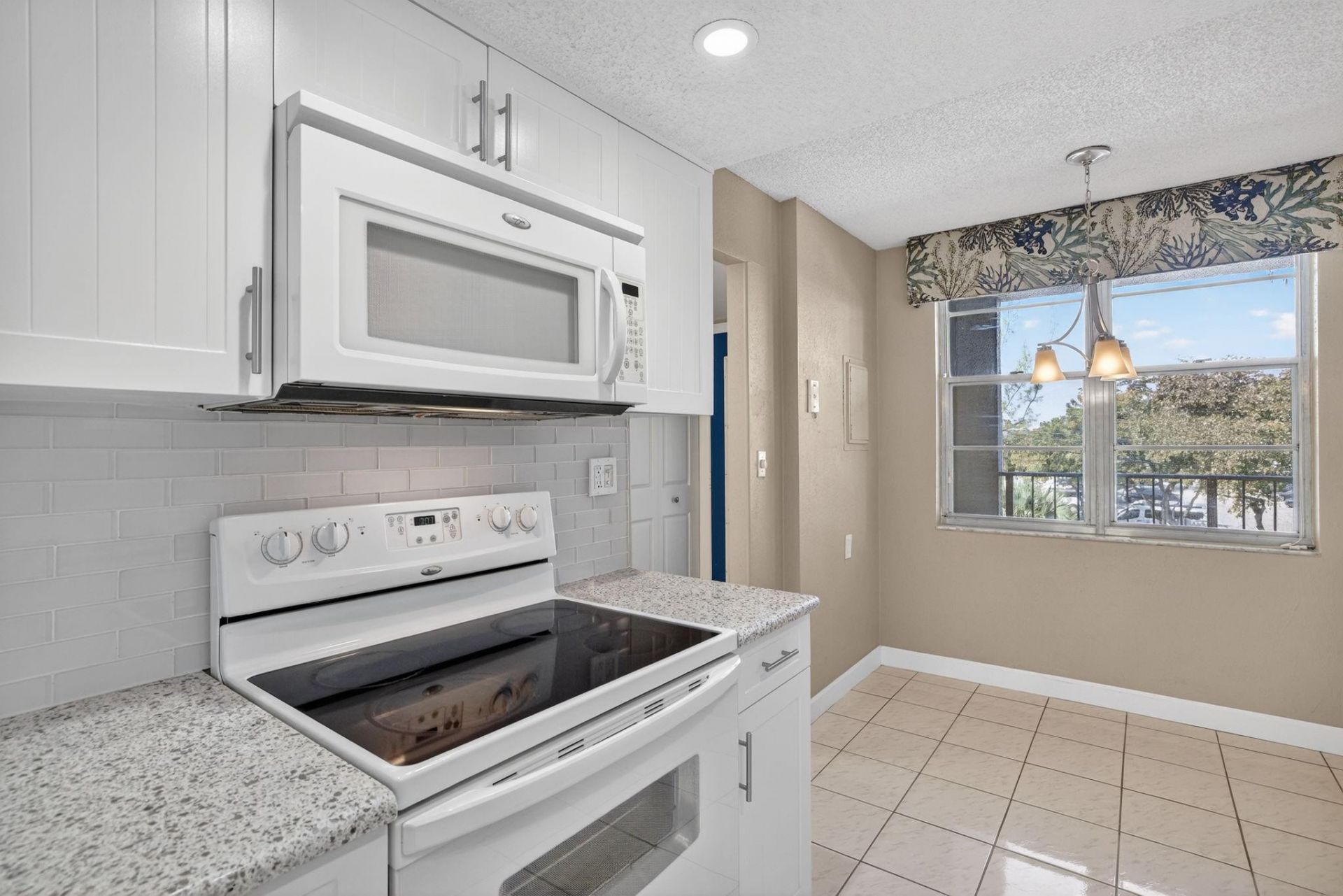 4898 NW 29th Ct, Unit 315, Lauderdale Lakes, FL 33313 Photo