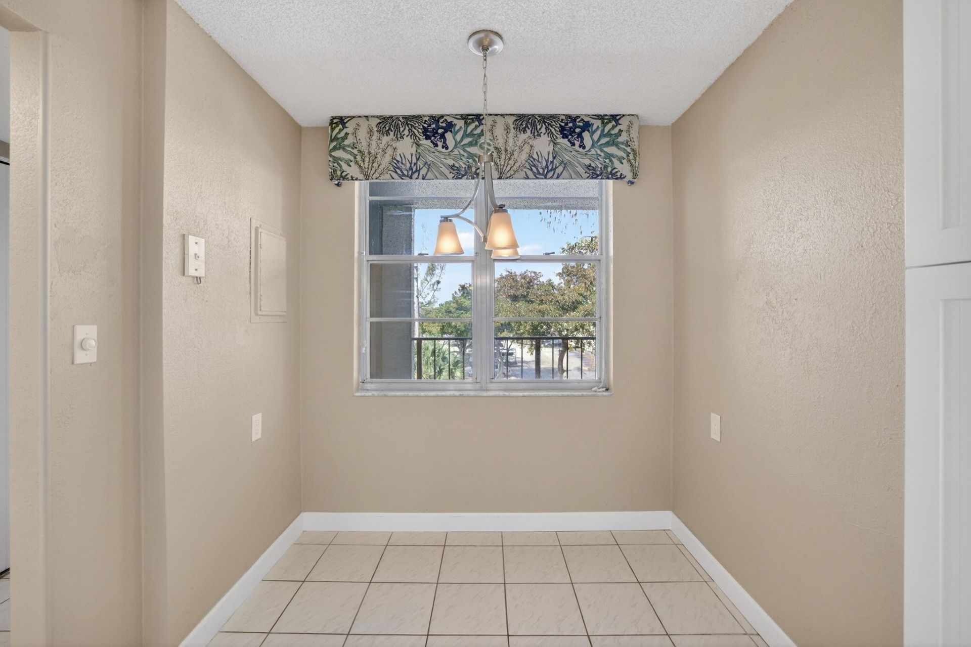 4898 NW 29th Ct, Unit 315, Lauderdale Lakes, FL 33313 Photo