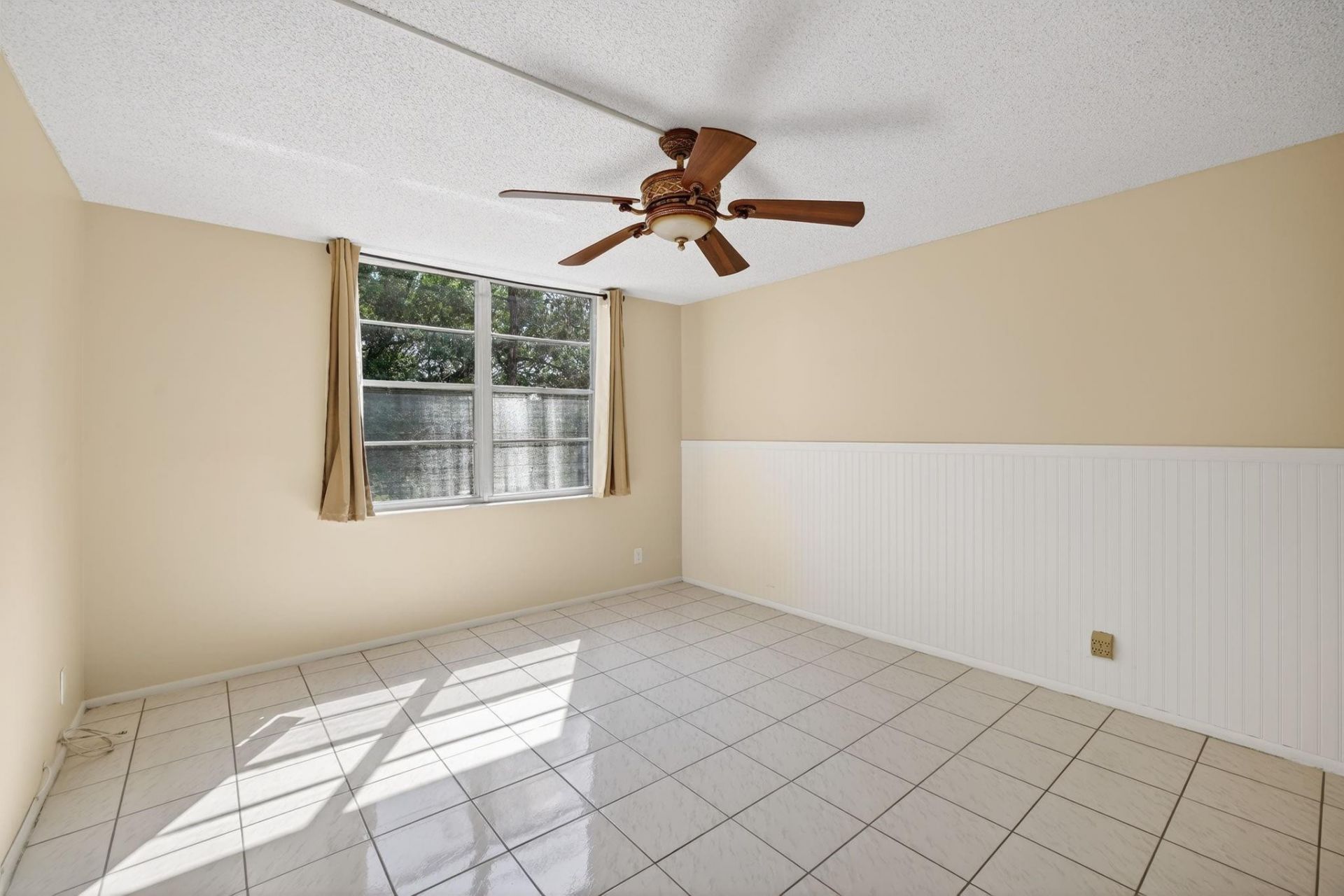 4898 NW 29th Ct, Unit 315, Lauderdale Lakes, FL 33313 Photo