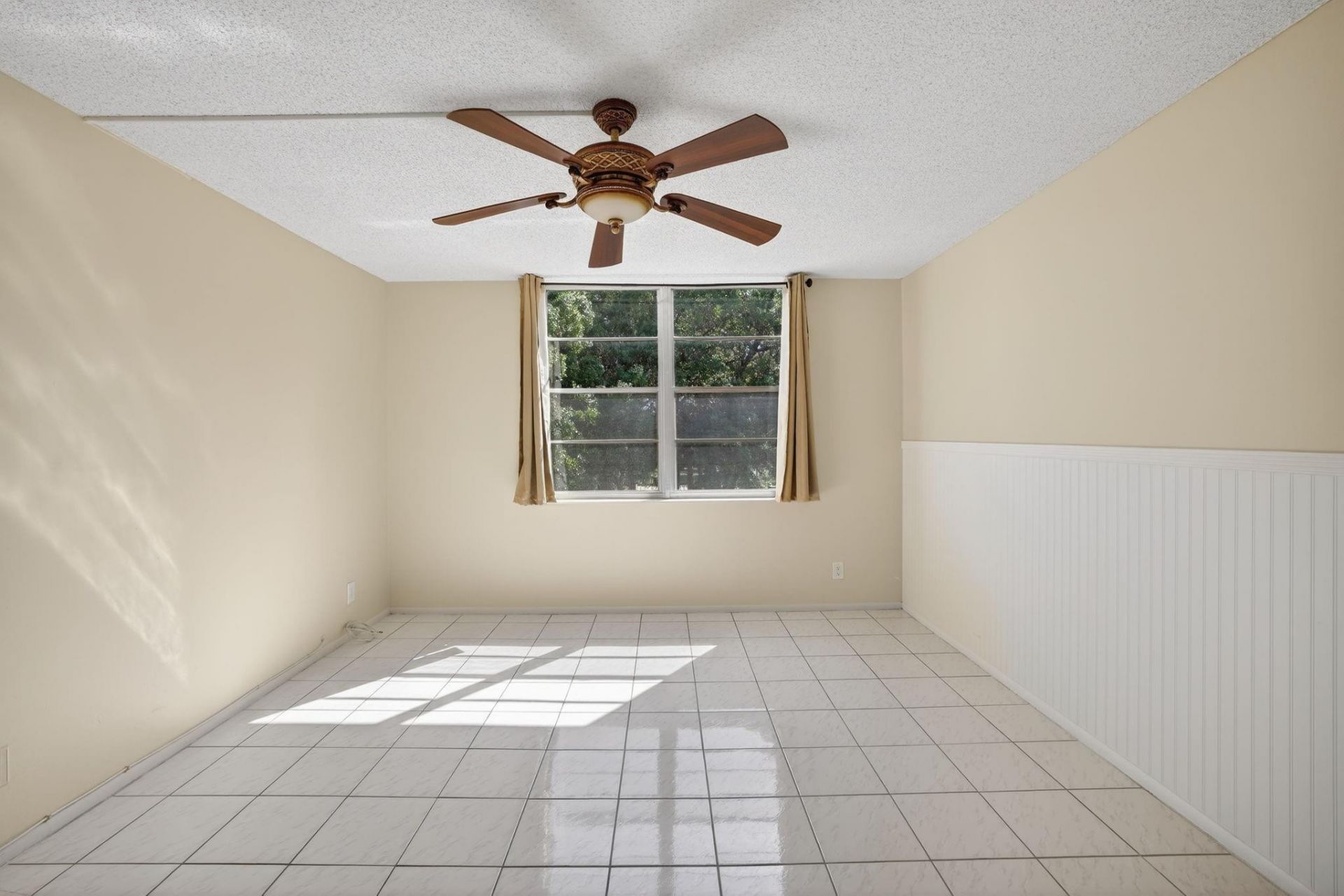 4898 NW 29th Ct, Unit 315, Lauderdale Lakes, FL 33313 Photo