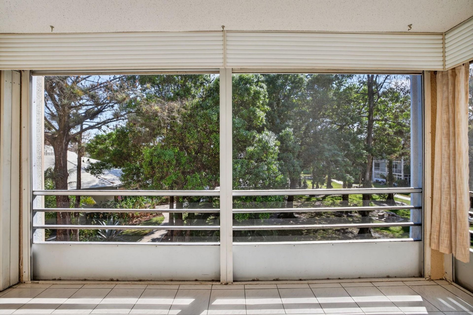 4898 NW 29th Ct, Unit 315, Lauderdale Lakes, FL 33313 Photo