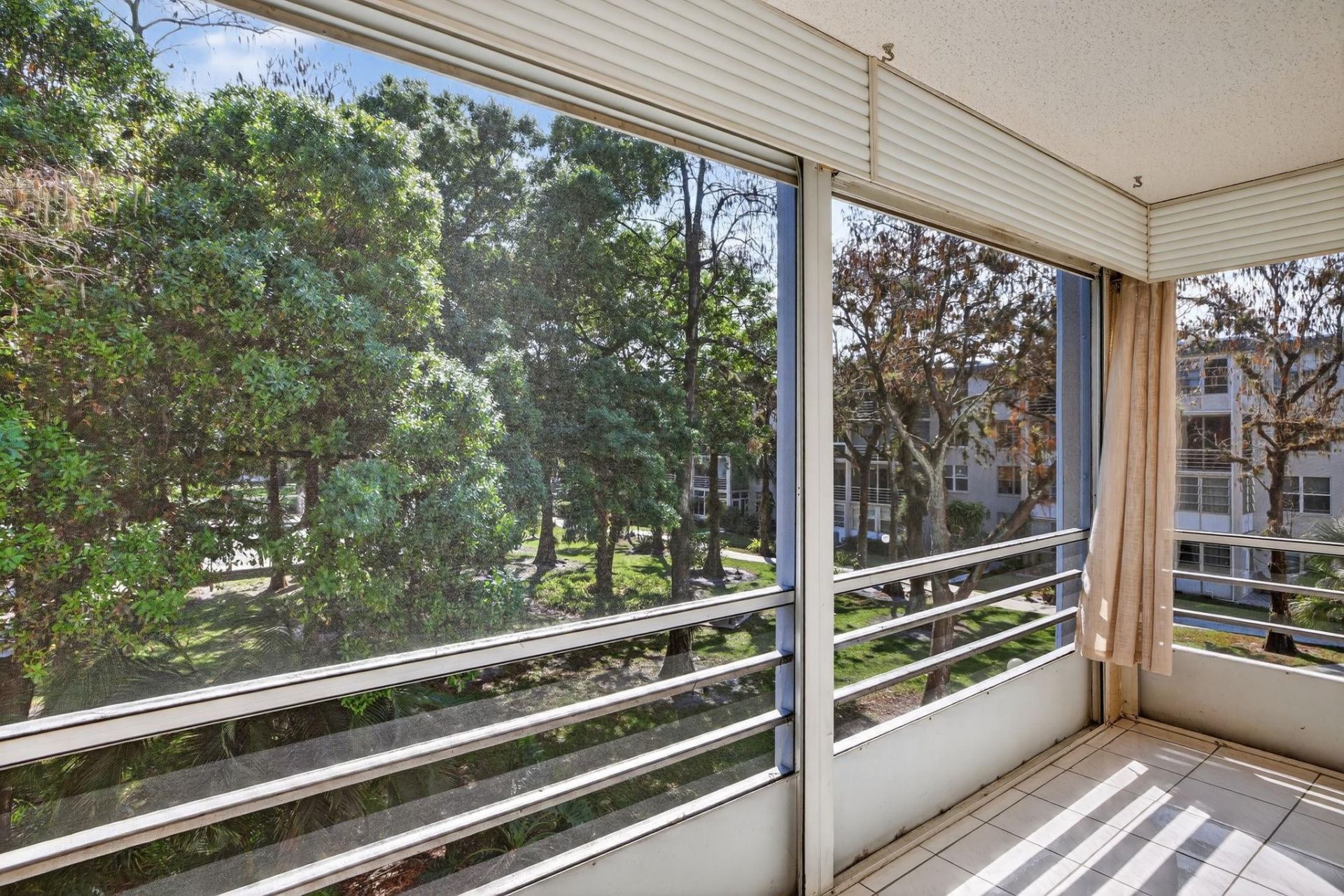 4898 NW 29th Ct, Unit 315, Lauderdale Lakes, FL 33313 Photo