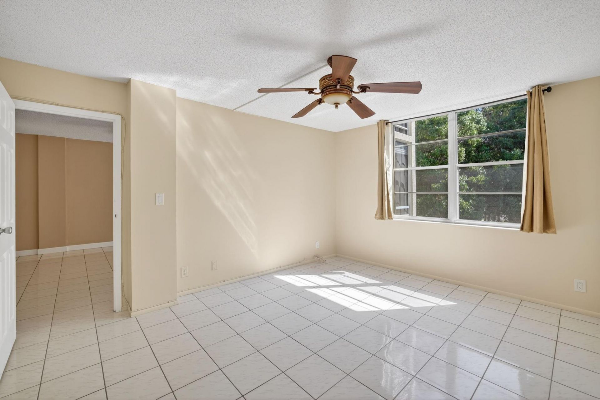 4898 NW 29th Ct, Unit 315, Lauderdale Lakes, FL 33313 Photo