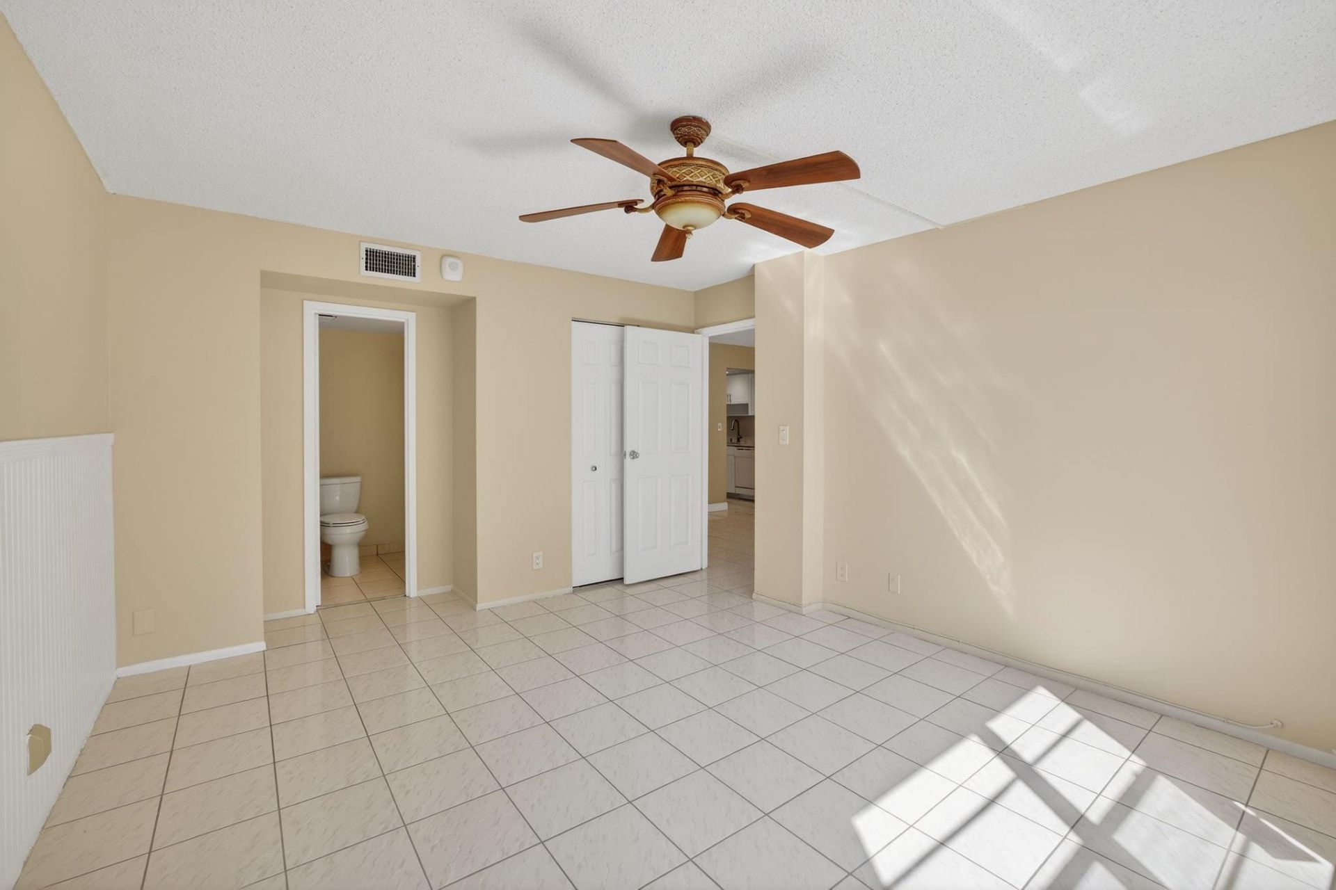 4898 NW 29th Ct, Unit 315, Lauderdale Lakes, FL 33313 Photo
