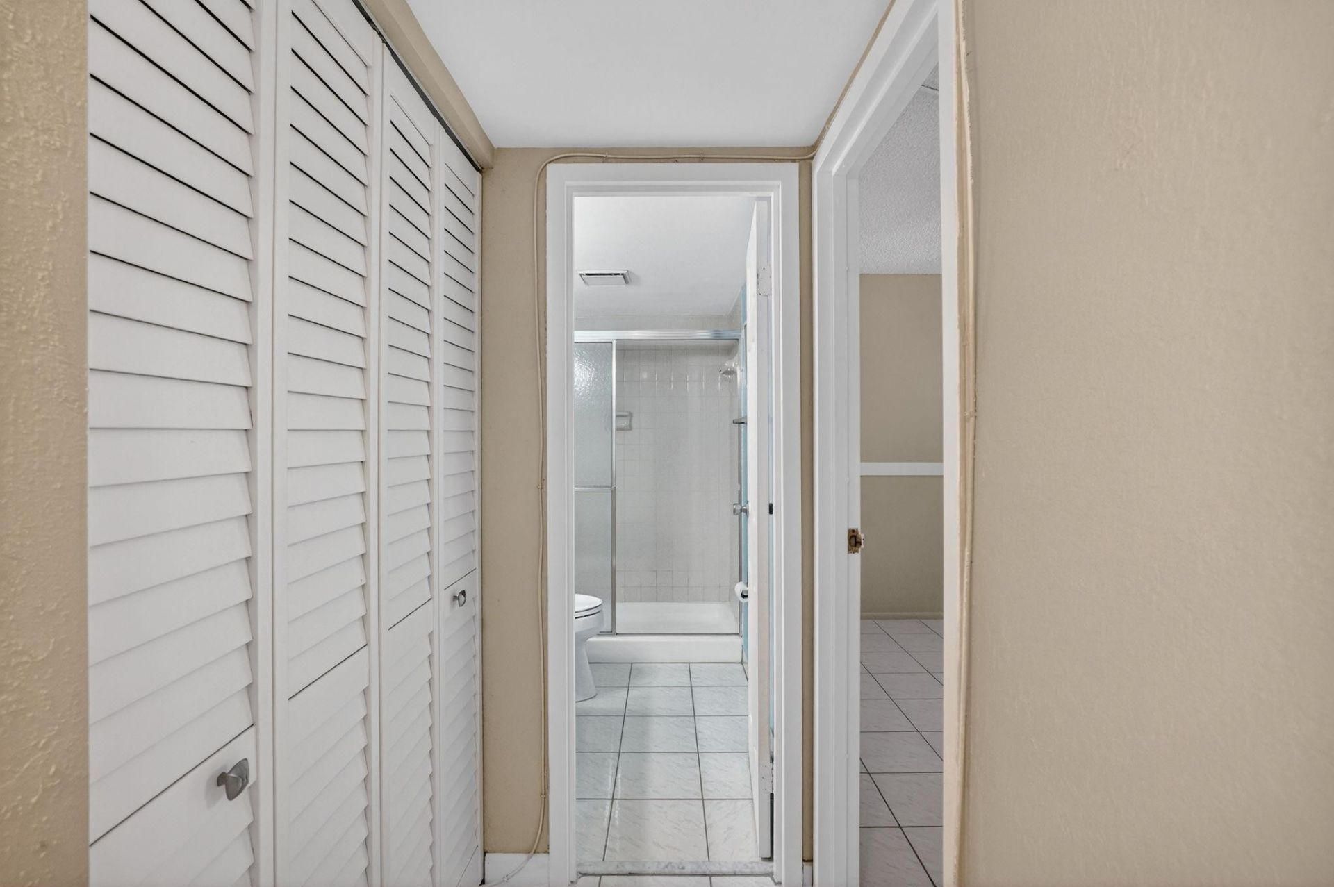 4898 NW 29th Ct, Unit 315, Lauderdale Lakes, FL 33313 Photo