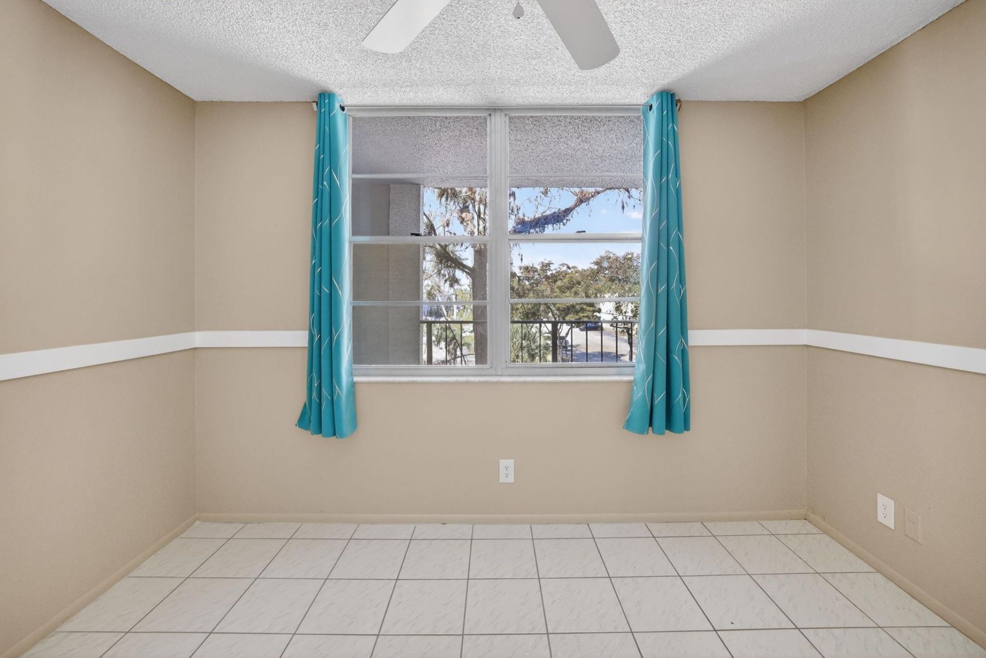 4898 NW 29th Ct, Unit 315, Lauderdale Lakes, FL 33313 Photo