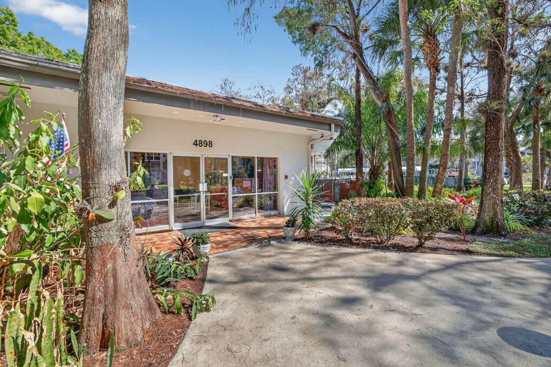 4898 NW 29th Ct, Unit 315, Lauderdale Lakes, FL 33313 Photo